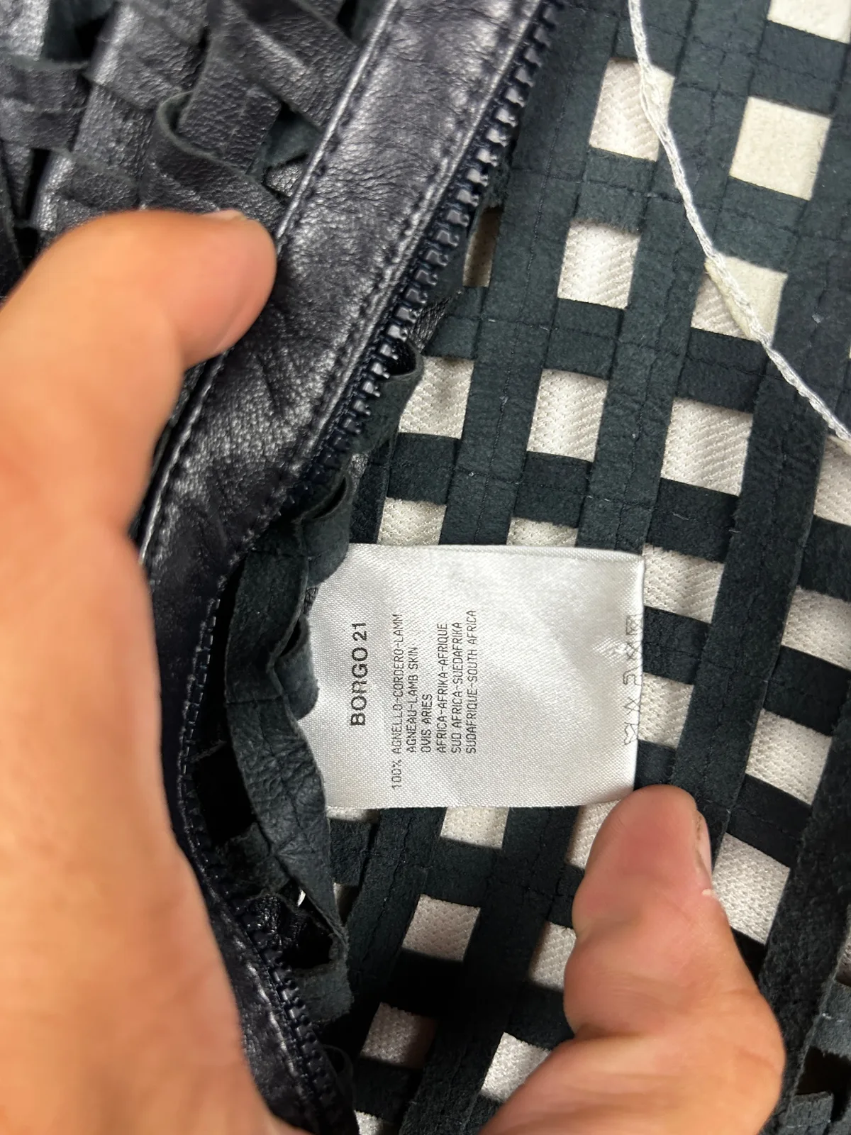 2000s Giorgio Armani  — Giacca nera in pelle con collo a girocollo e manica a rete — 7