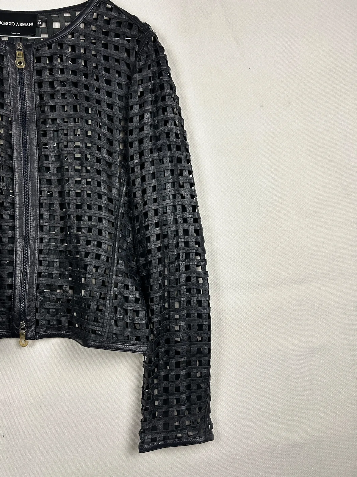 2000s Giorgio Armani  — Giacca nera in pelle con collo a girocollo e manica a rete — 3