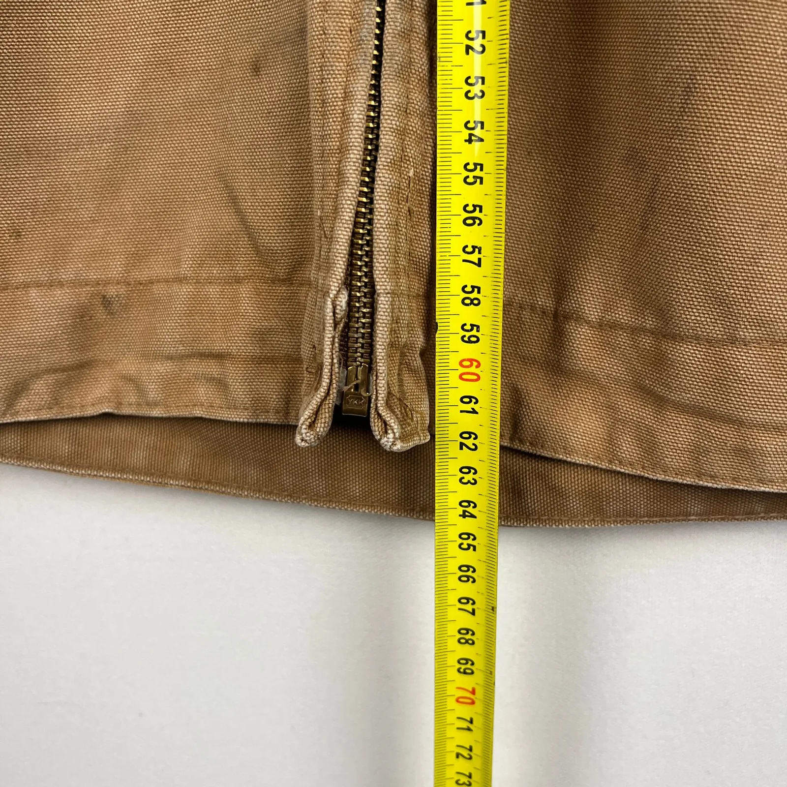 Carhartt — Giacca boxy con collo a barchetta patch logo marrone — 7
