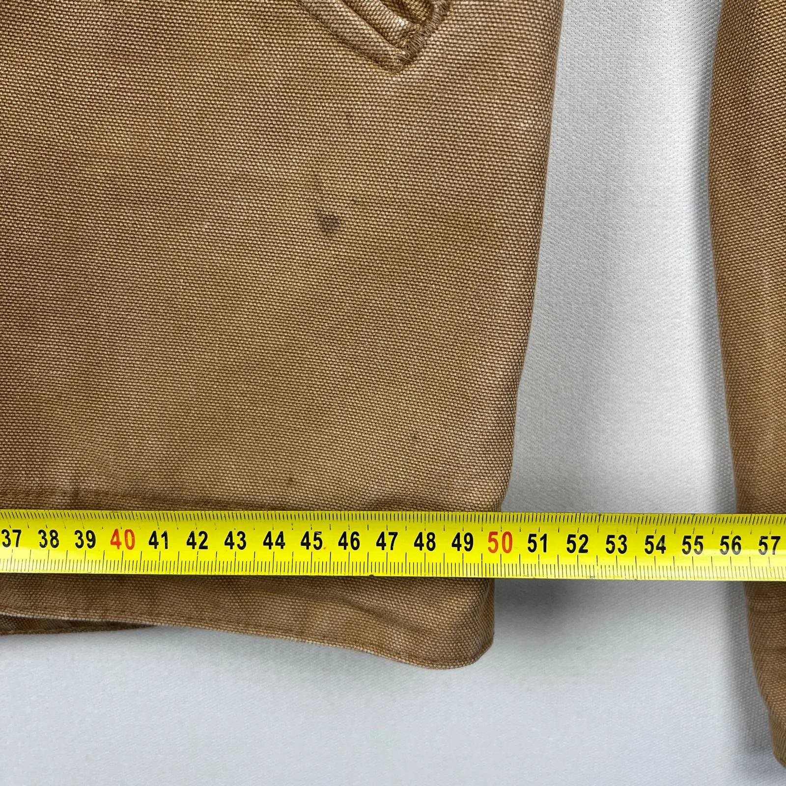 Carhartt — Giacca boxy con collo a barchetta patch logo marrone — 8