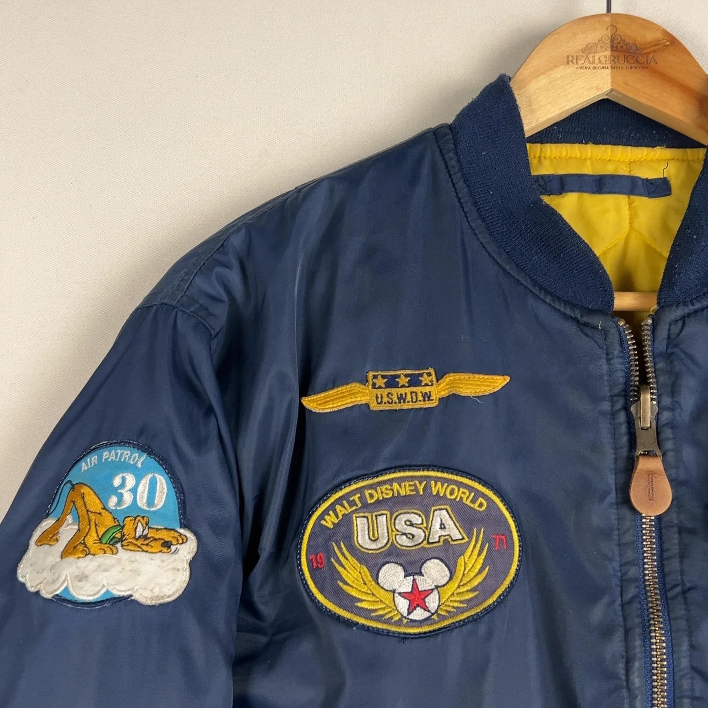 Disney — Giacca a vento con patch e zip blu — 3