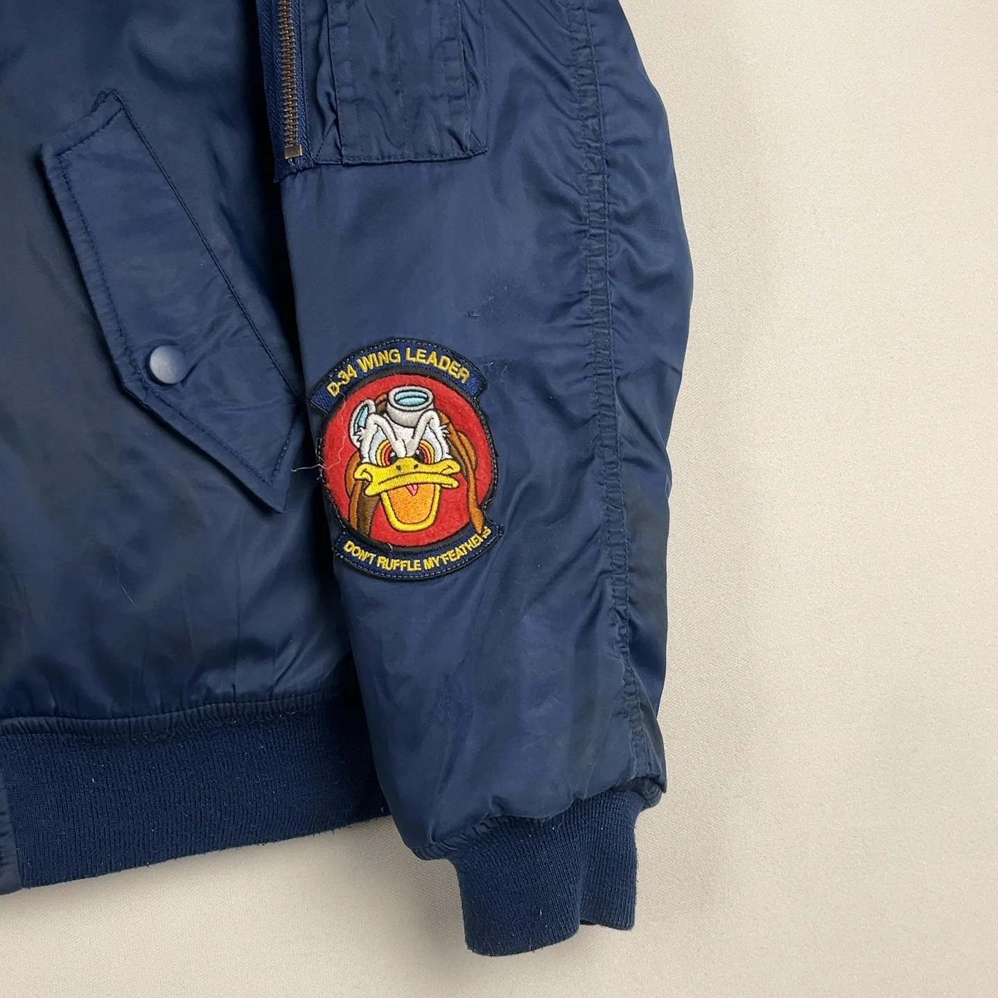 Disney — Giacca a vento con patch e zip blu — 4