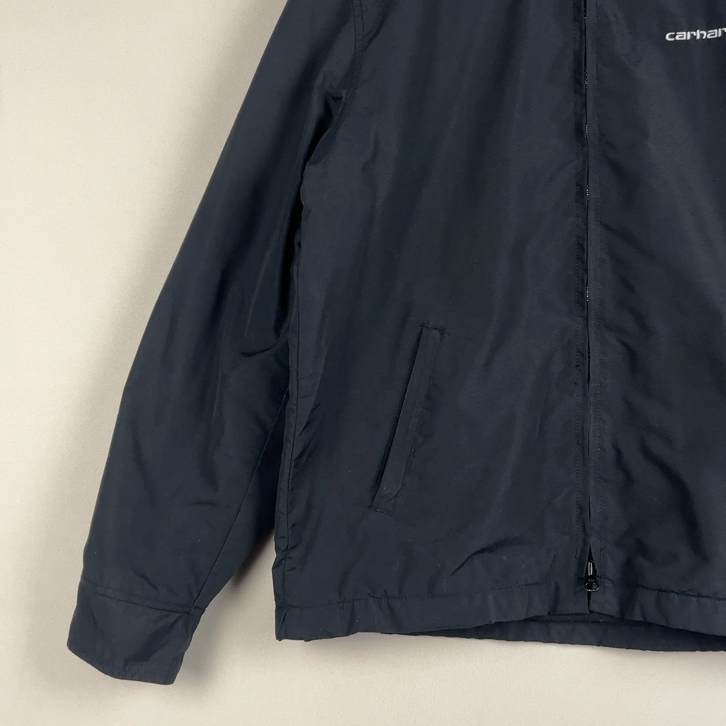 Carhartt — Giacca da lavoro nera con cappuccio e tasche laterali — 5