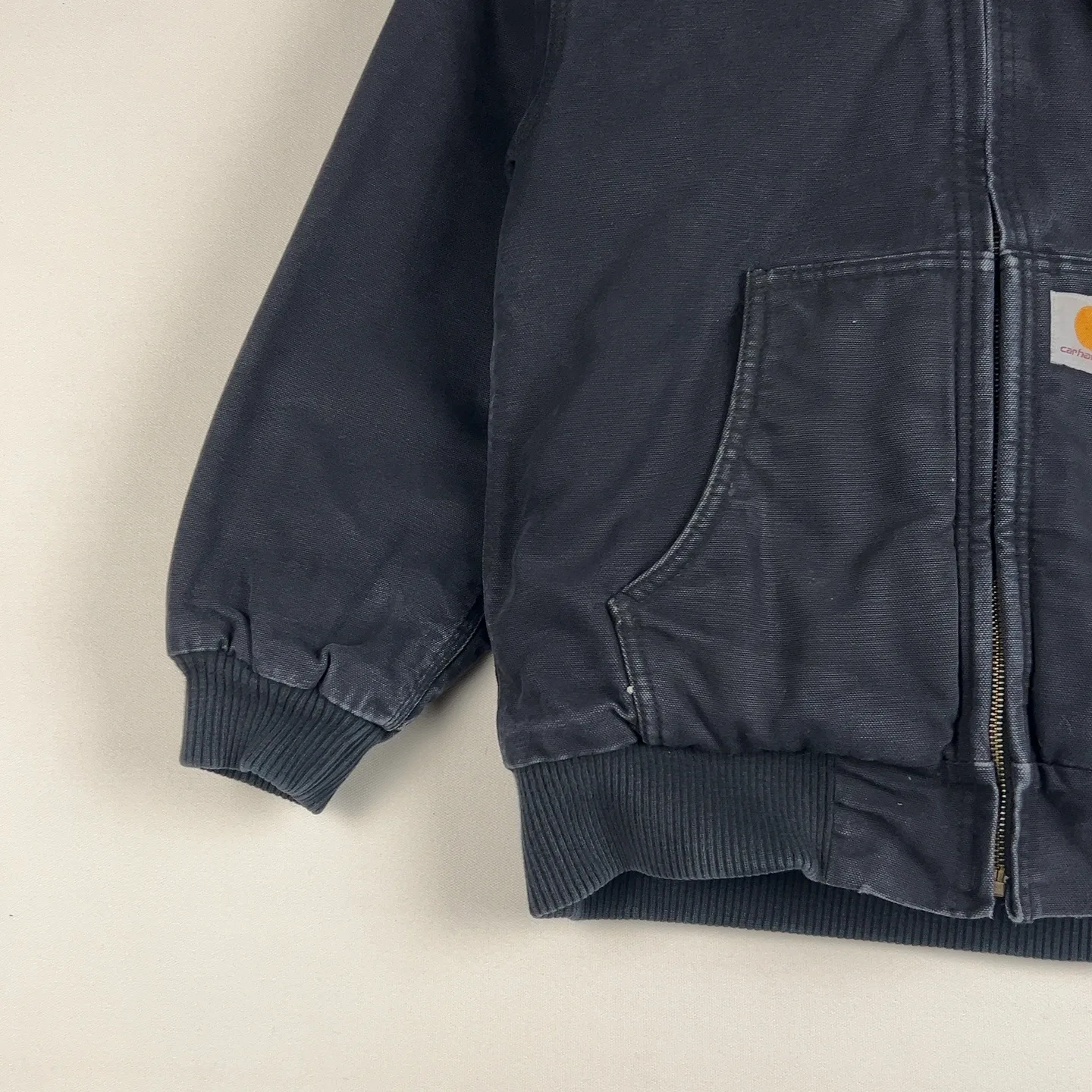Carhartt Active Jacket — Giacca di jeans nera con cappuccio e tasche a marsupio — 4
