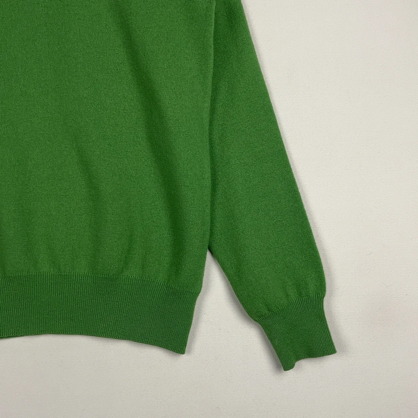 Fred Perry — Fitted crewneck sweater green
