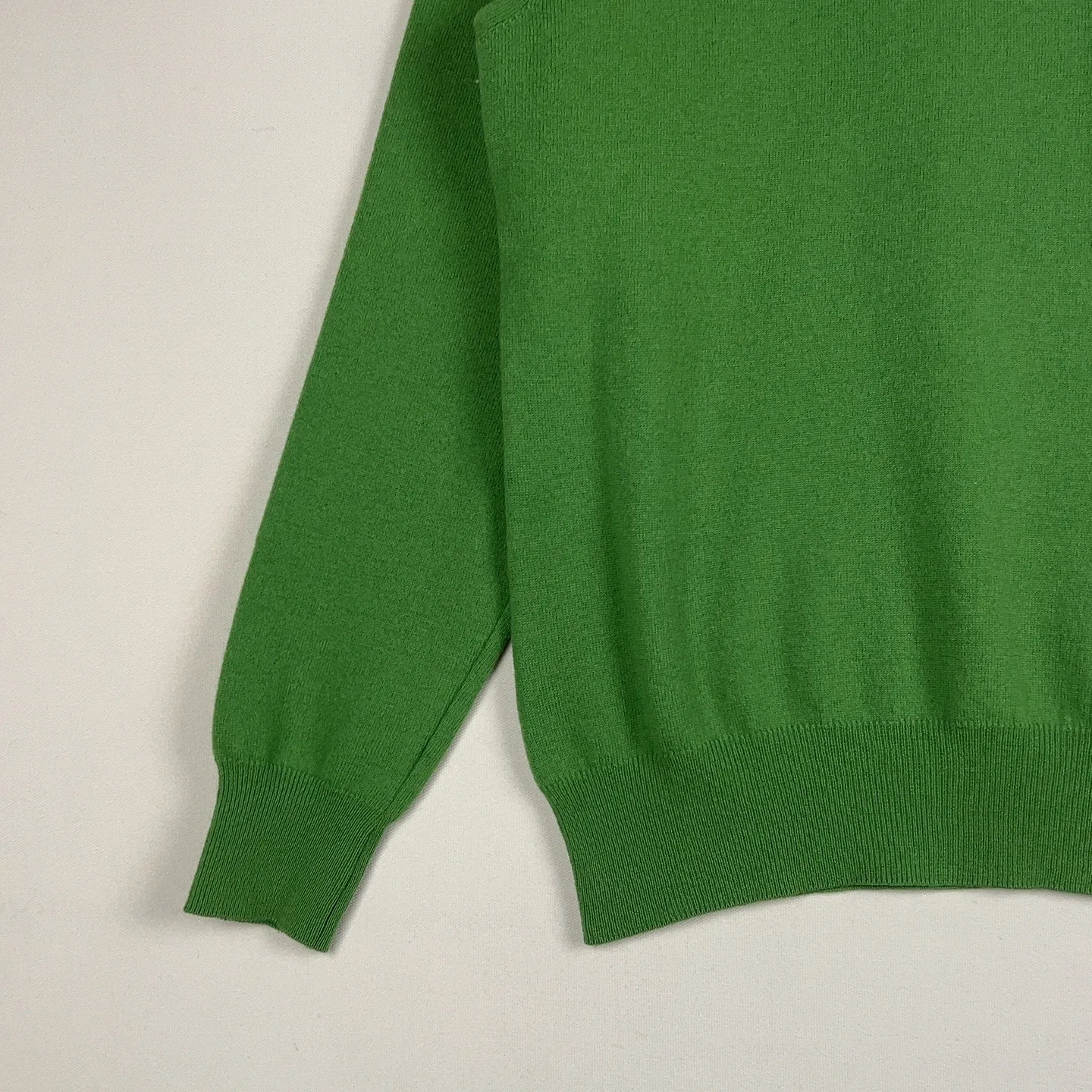 Fred Perry — Fitted crewneck sweater green