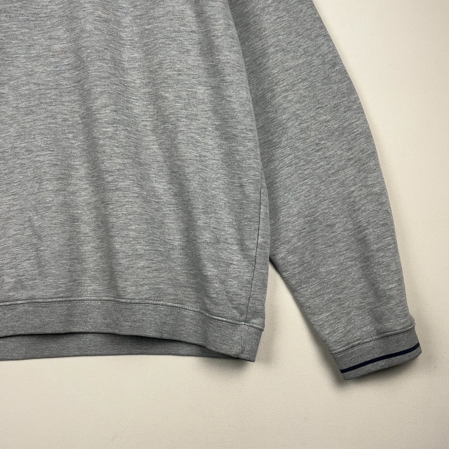 Nike — Felpa girocollo oversize con patch ricamata grigia — 4