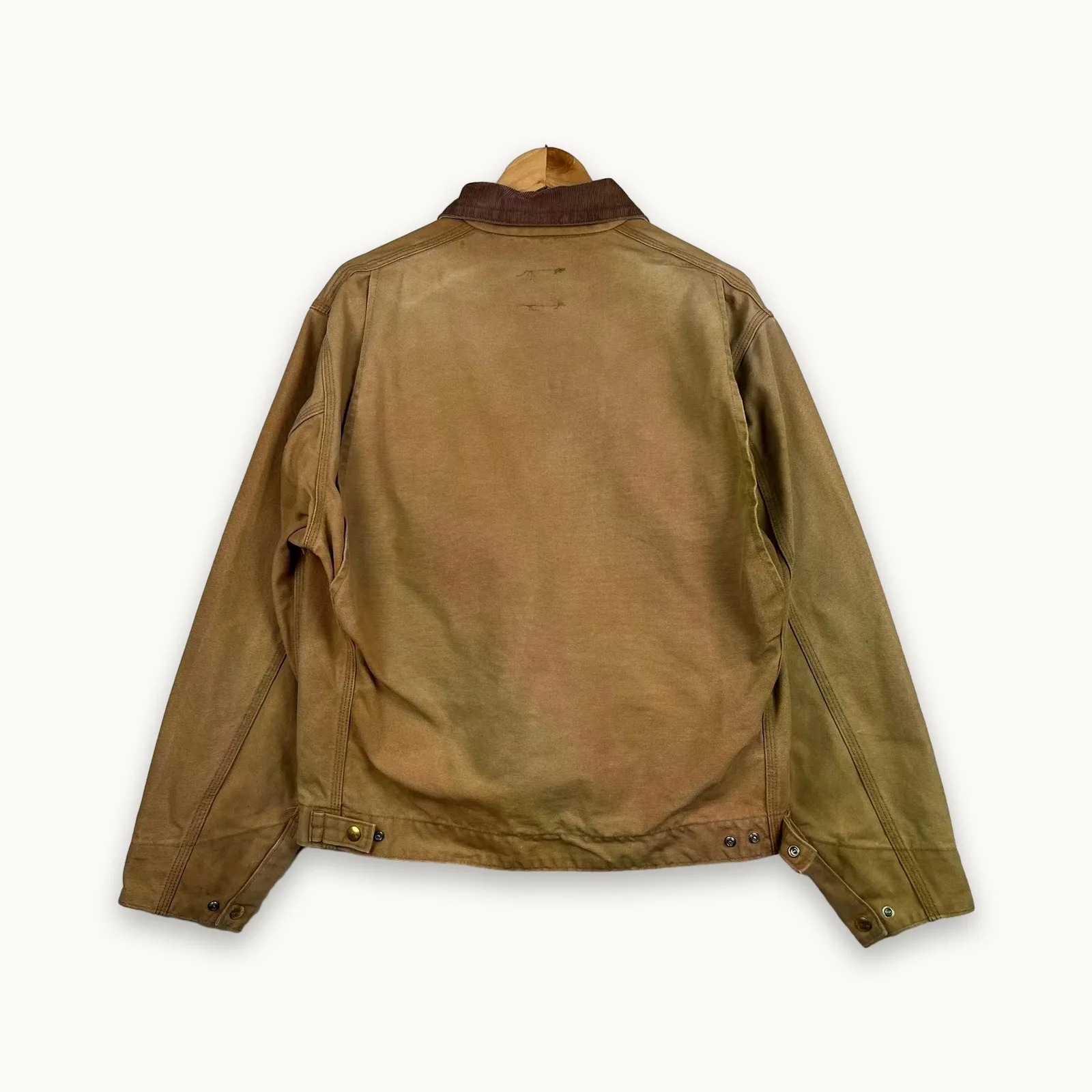 Carhartt — Giacca boxy con collo a barchetta patch logo marrone — 5