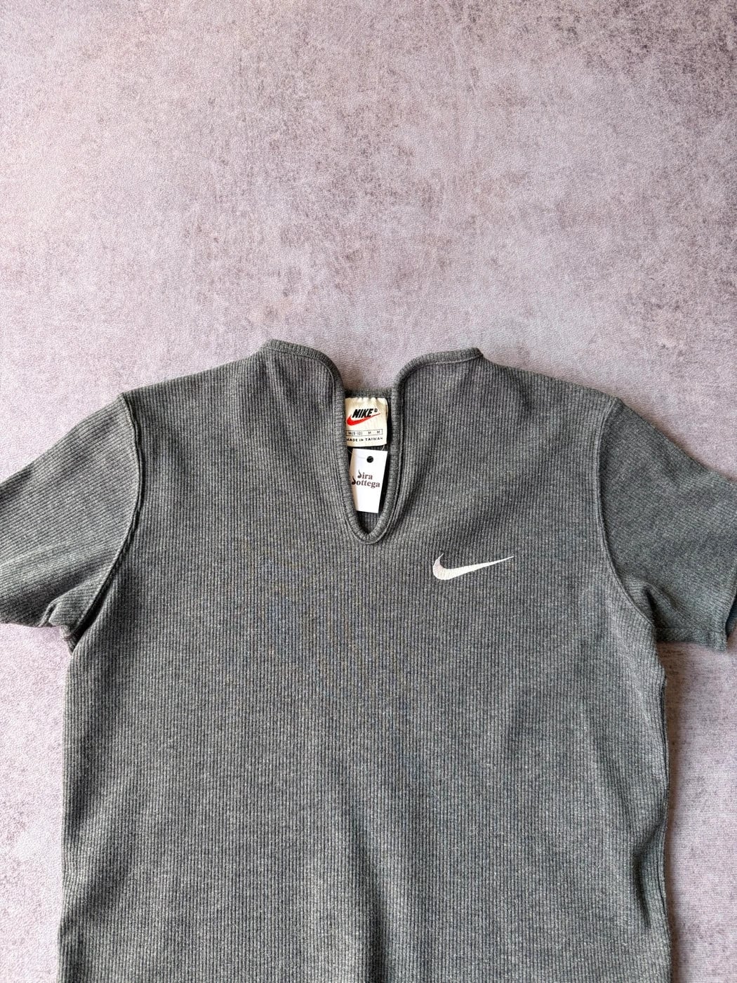 Nike — T-shirt a maniche corte anni 90 grigia — 2