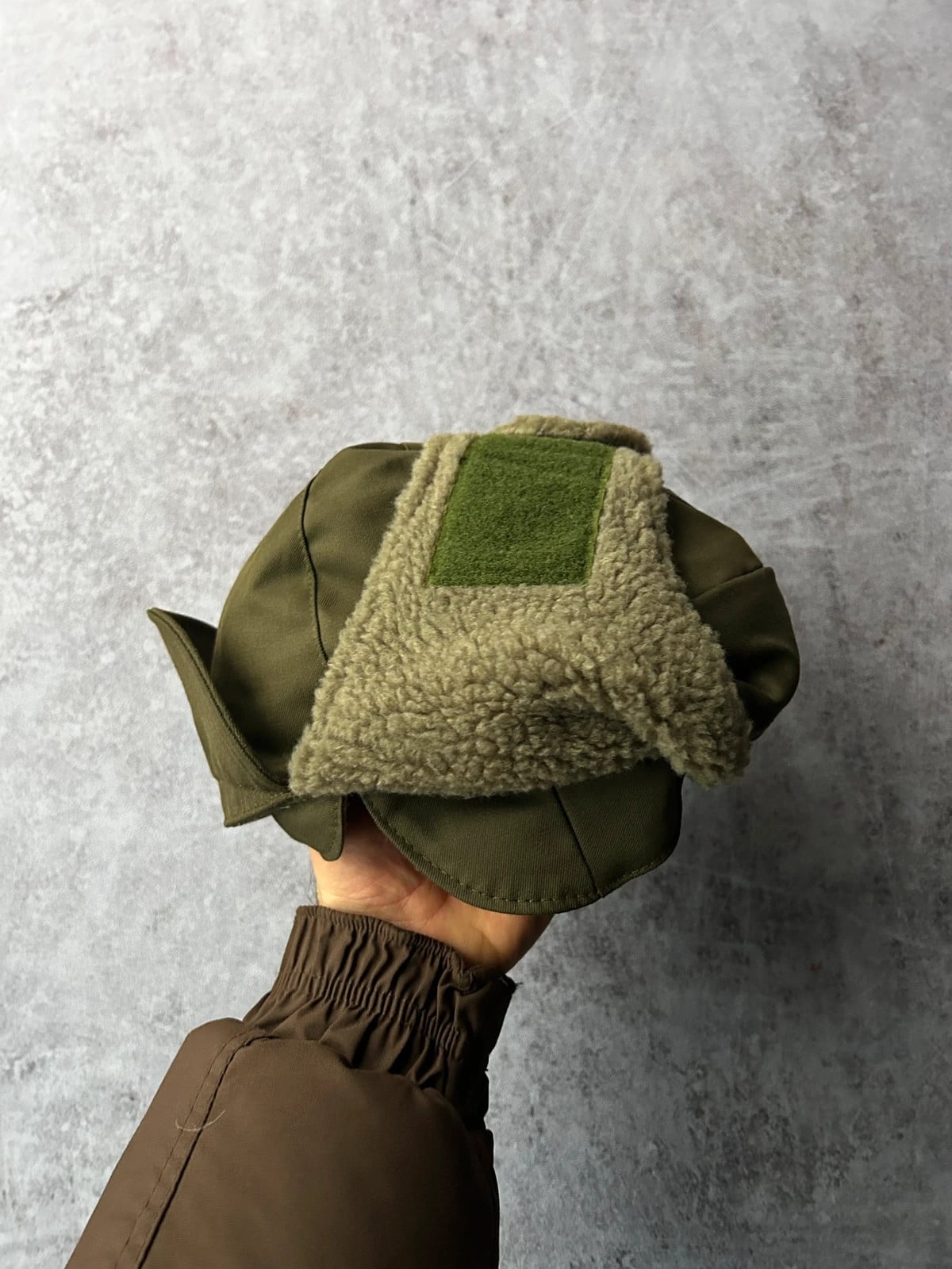 Esercito — Berretto invernale con paraorecchie verde — 12