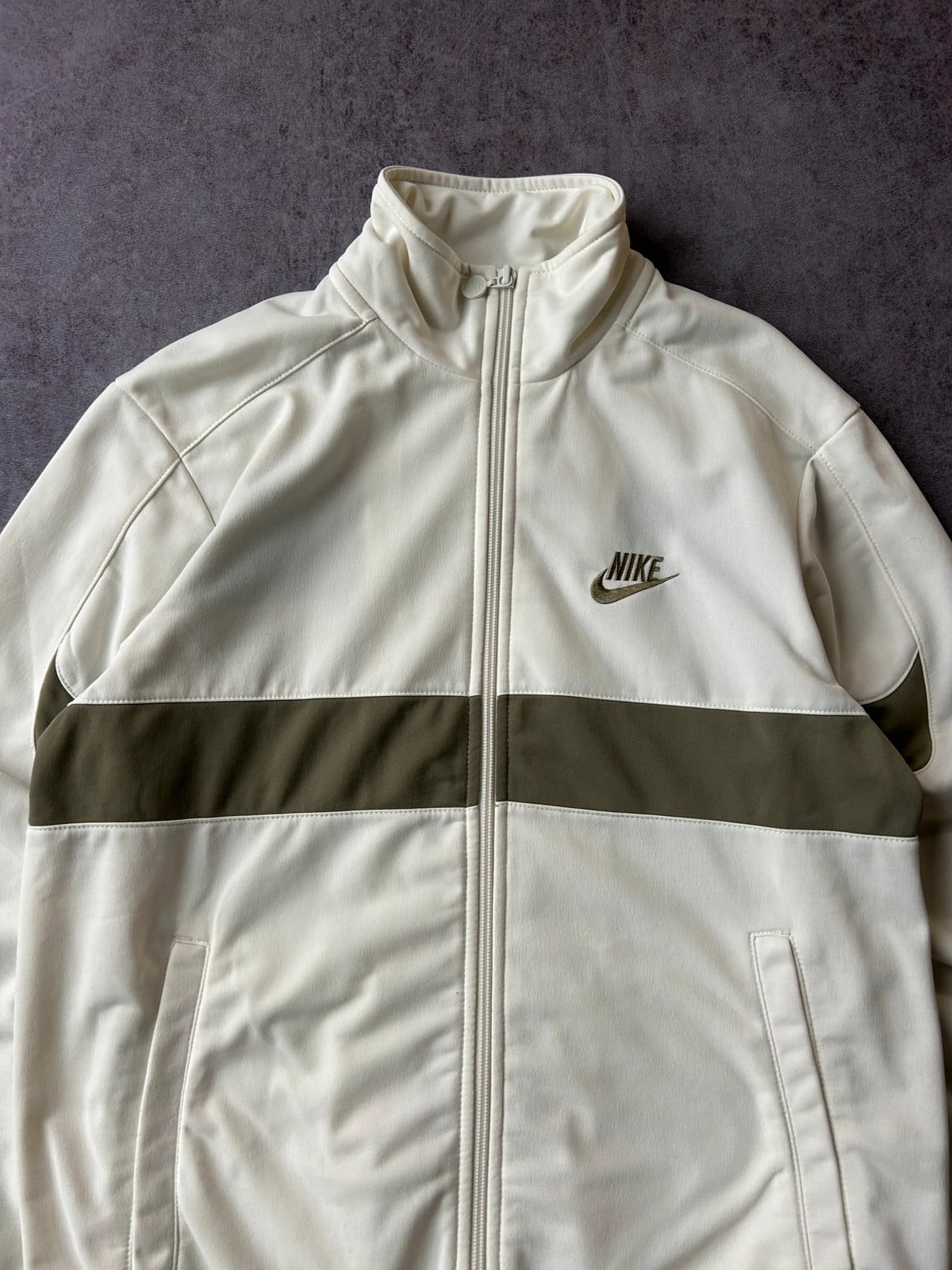 Nike — Giacca sportiva bianca anni 2000 con dettagli verdi — 4
