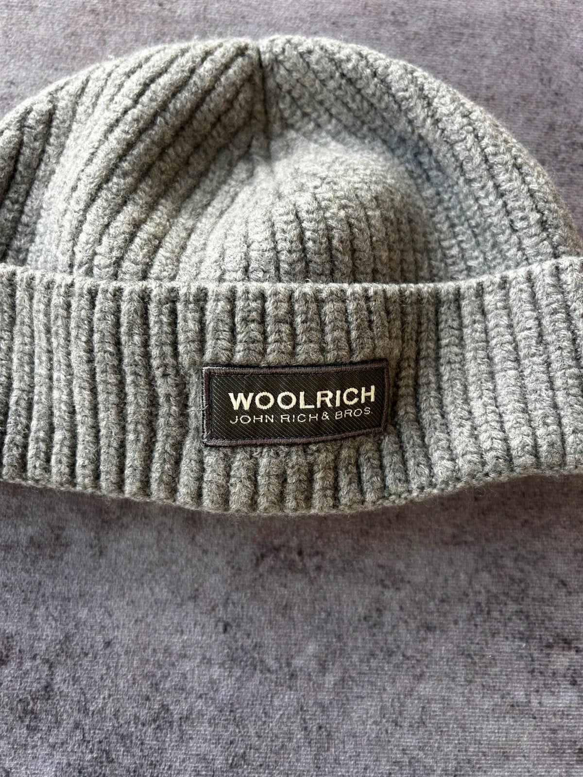 Woolrich — Berretto in lana grigia anni 2000 — 2