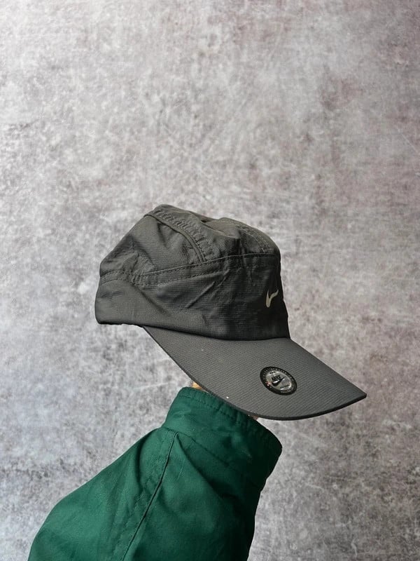 Nike — Cappello Dri-FIT anni 2000 nero — 2
