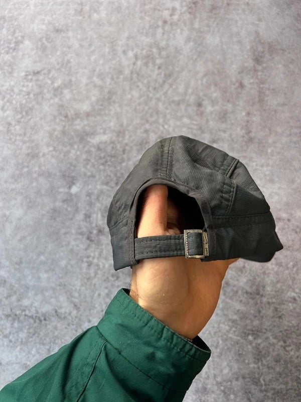 Nike — Cappello Dri-FIT anni 2000 nero — 4