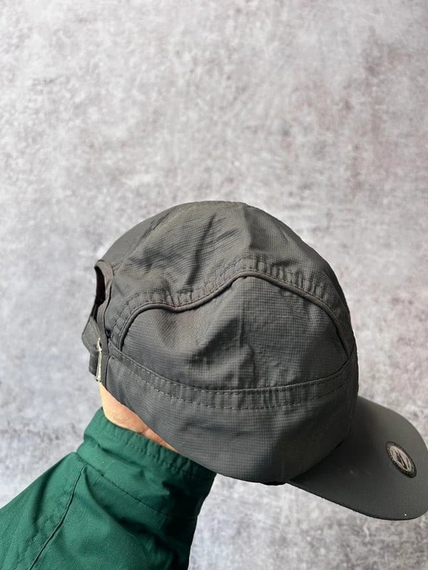 Nike — Cappello Dri-FIT anni 2000 nero — 5