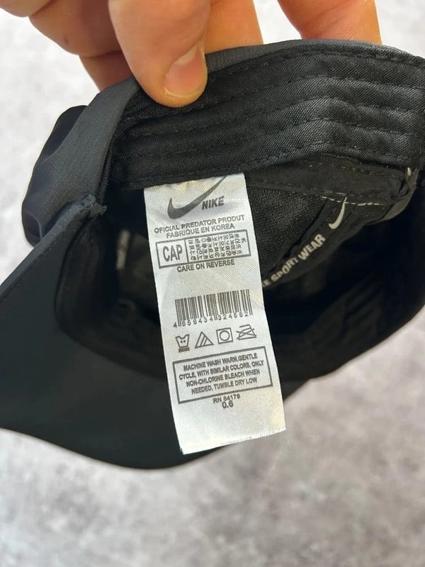 Nike — Cappello Dri-FIT anni 2000 nero — 6