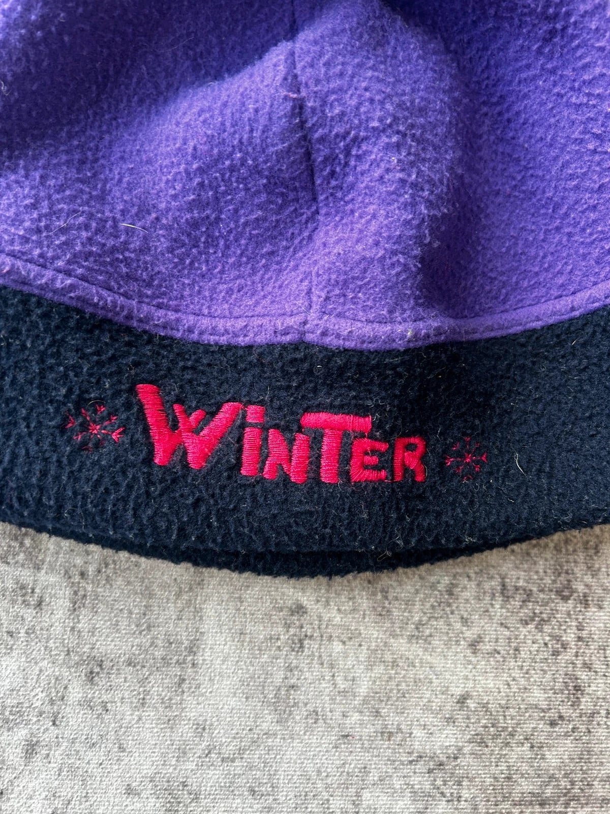 Vintage Dressing — Berretto pile invernale viola e nero — 2