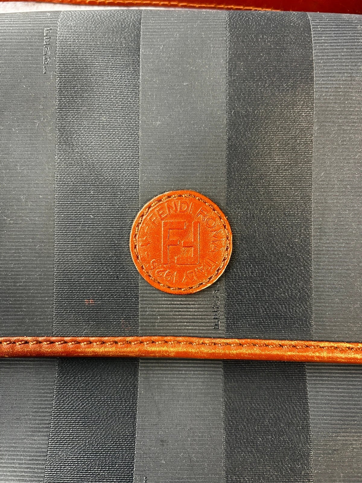 Fendi — Borsa a tracolla in tela rigata anni 90 nera — 2