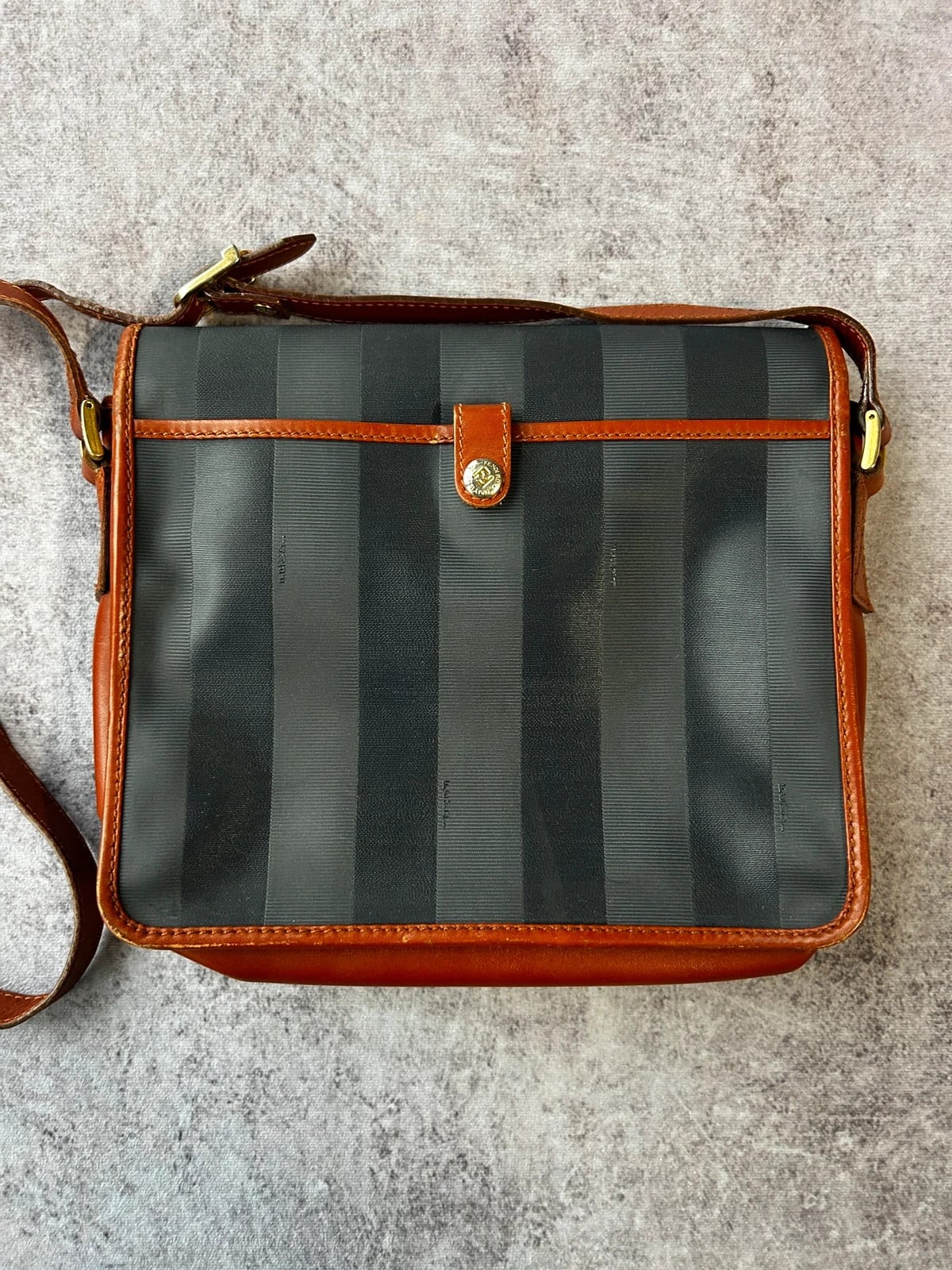 Fendi — Borsa a tracolla in tela rigata anni 90 nera — 6