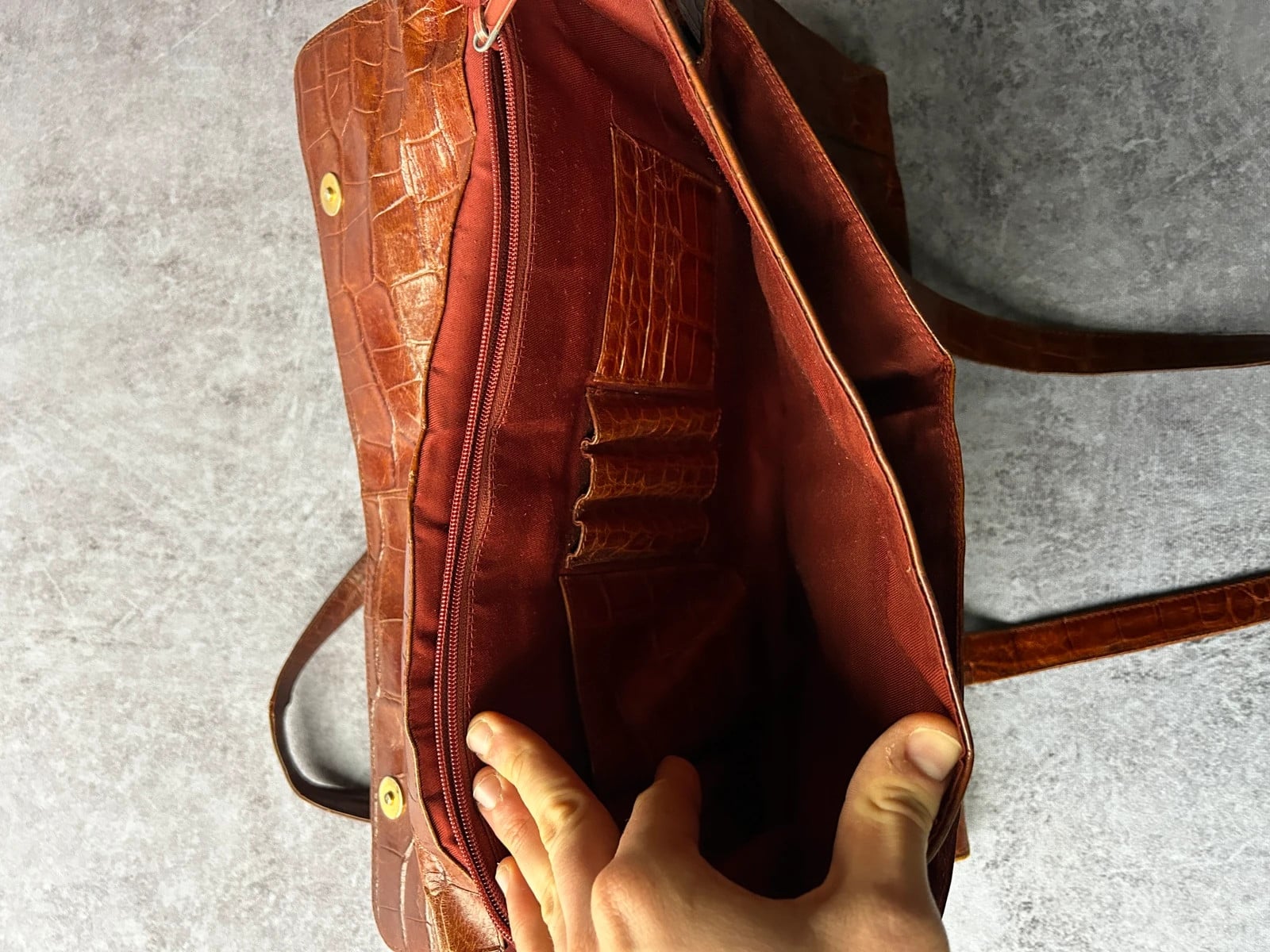 Vintage Dressing — Borsa in pelle effetto coccodrillo anni 80 marrone — 9