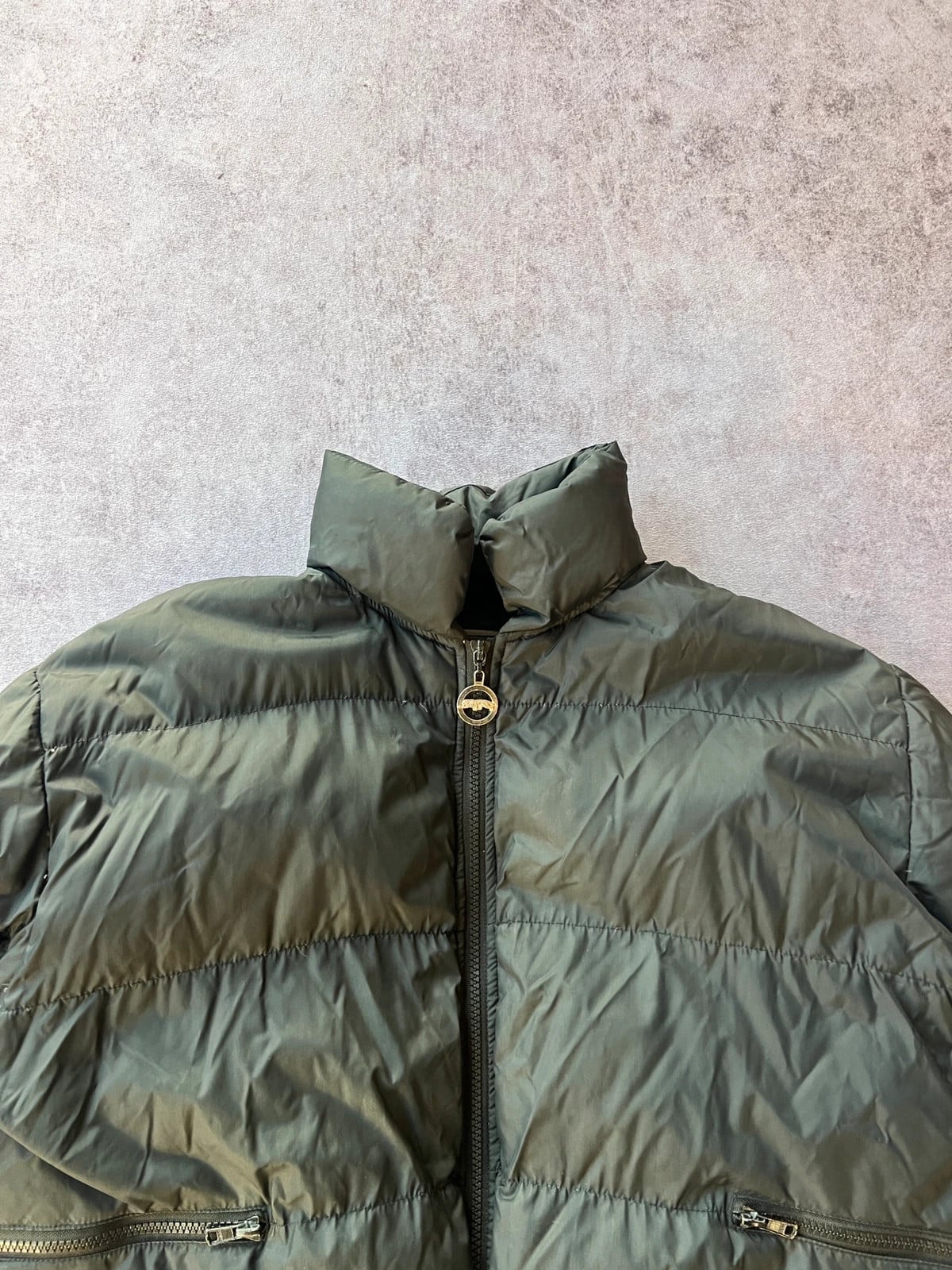 Kriza Jeans — Giacca puffer cropped anni 2000 verde oliva — 2