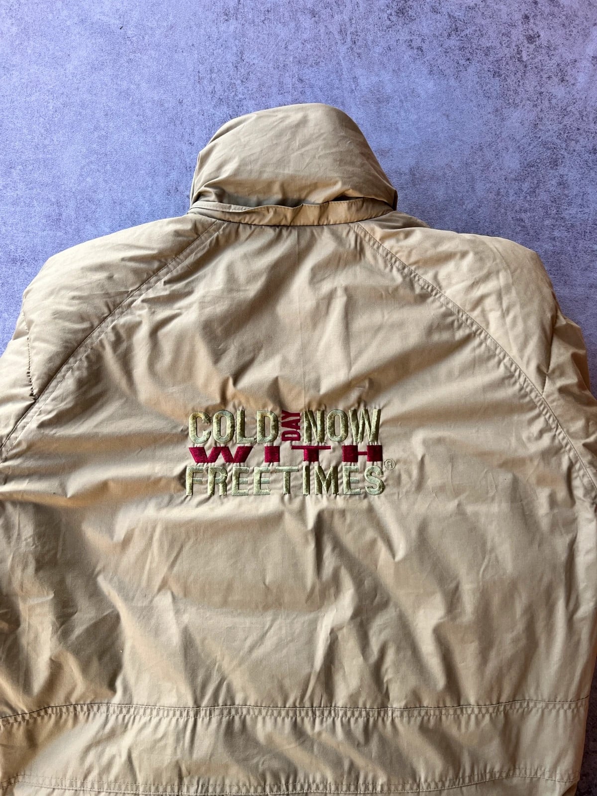 Let's the Safe — Giacca puffer reversibile anni 2000 beige e rosso — 5