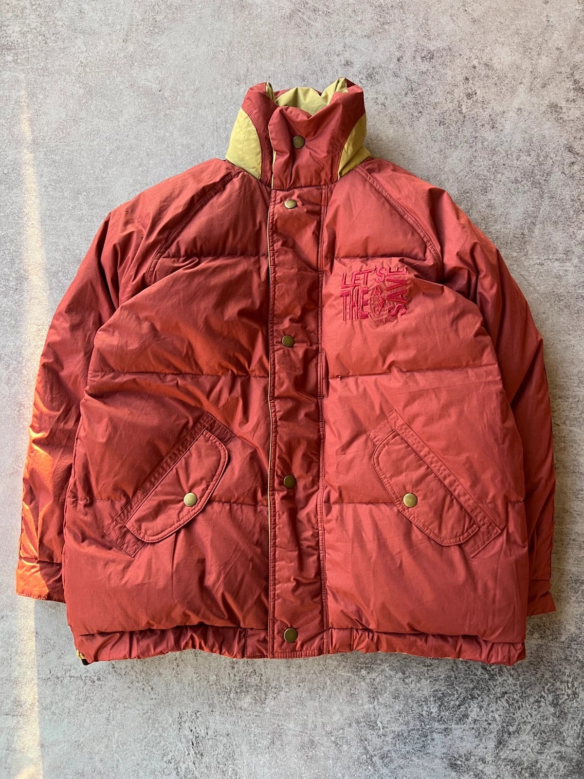 Let's the Safe — Giacca puffer reversibile anni 2000 beige e rosso — 6