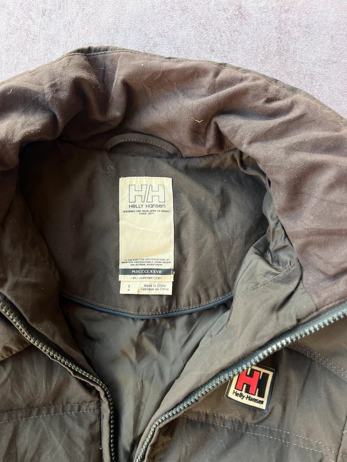 Helly Hansen — Giacca puffer anni 2000 verde oliva — 5