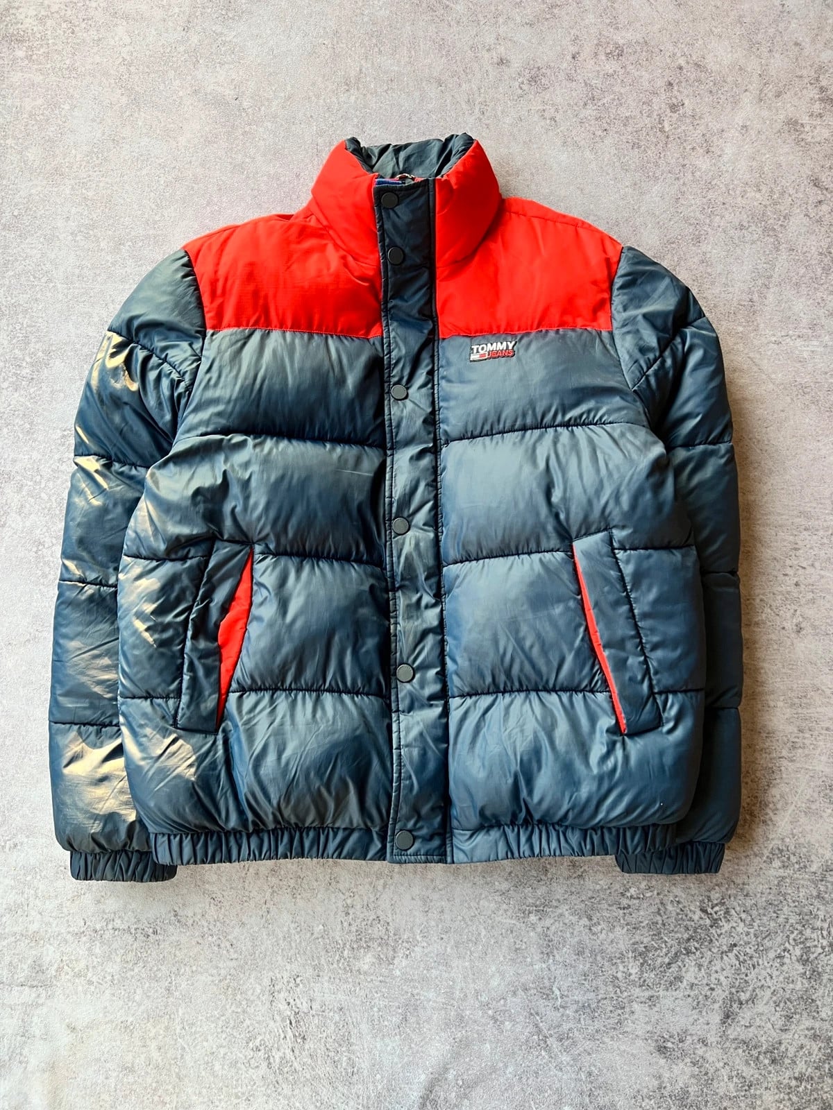 Tommy Hilfiger — Giacca puffer anni 90 blu e rossa