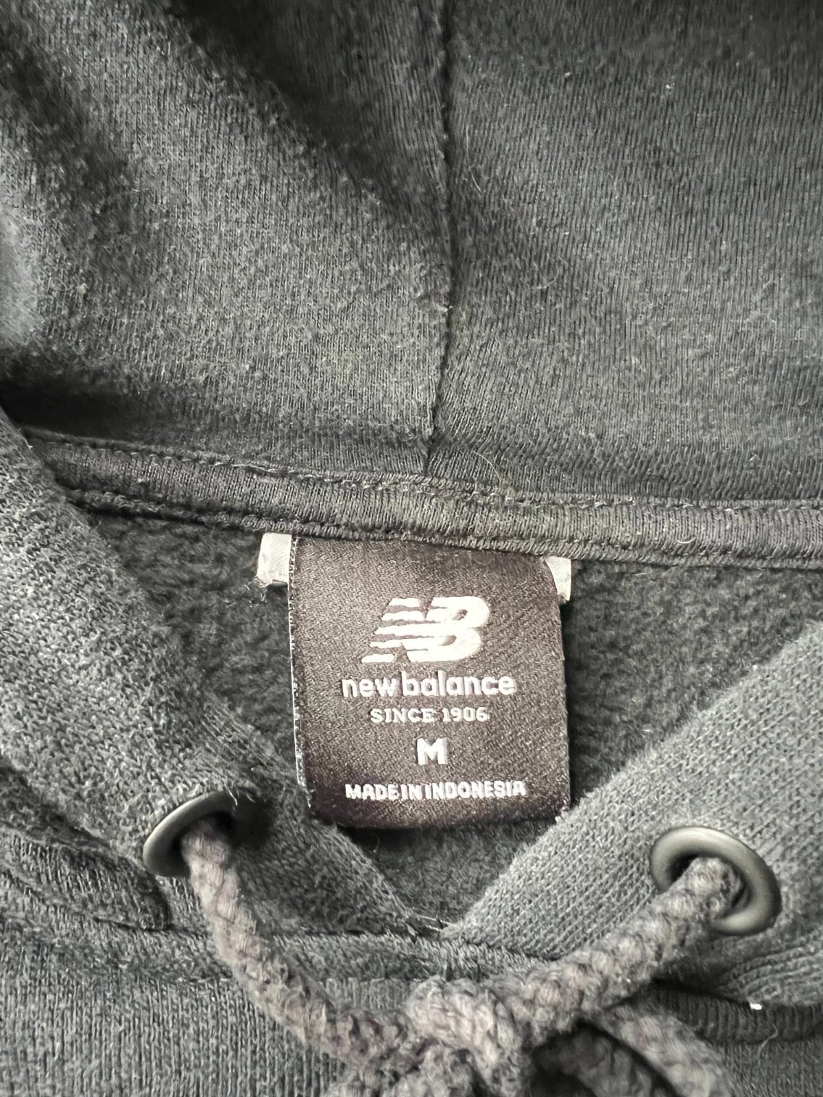 New Balance — Felpa con cappuccio nera anni 2000
