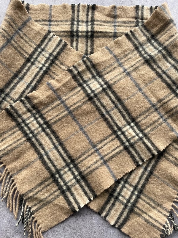 100% Cashmere scarf — 2