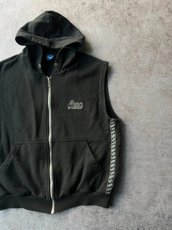 HOODIE SENZA MANICHE ASICS NERA